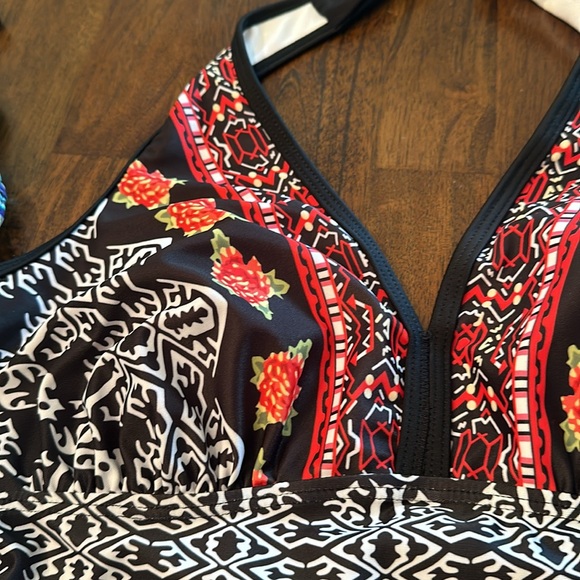 Pair of a Tankini Tops, Size XL - Picture 3 of 12